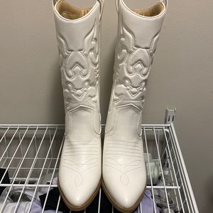 Never been worn Amazon boots